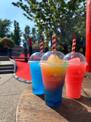 Fancy making the most of this gorgeous weather? 😍🌞😎
Come let your competitive side out with a round of dino-golf and we've got a whole host of ice cold drinks & snacks to keep you cool 🥵

#mulligans #mulliganssidcup #dinogolf #crazygolf #outdoorcrazygolf #heatwave